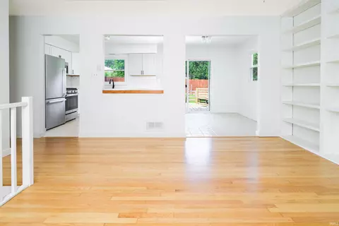 Living - 1423 E Dunstan Dr, Bloomington, IN 47401 photo 3 of 7
