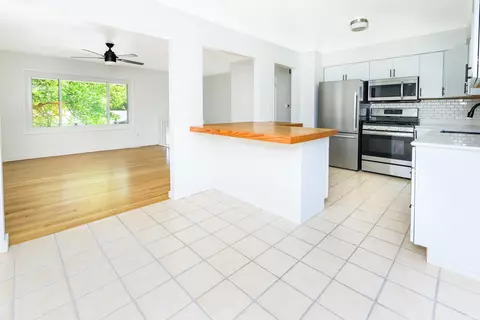 Living - 1423 E Dunstan Dr, Bloomington, IN 47401 photo 6 of 7