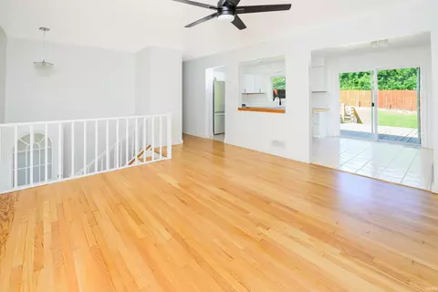 Living - 1423 E Dunstan Dr, Bloomington, IN 47401 photo 2 of 7