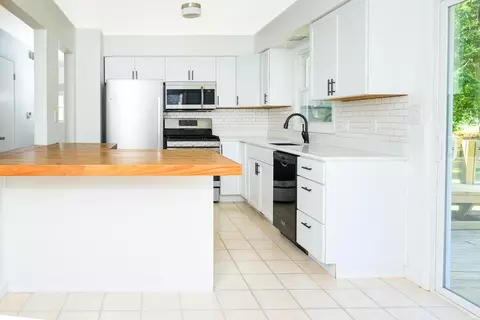 Kitchen - 1423 E Dunstan Dr, Bloomington, IN 47401 photo 2 of 5