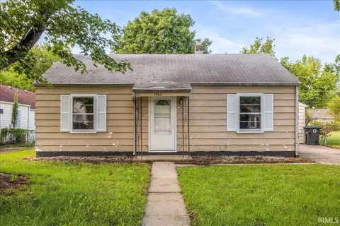 1906 E 24th St, Muncie, IN 47302