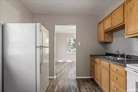 Entry Way - 1906 E 24th St, Muncie, IN 47302 photo 2 of 3