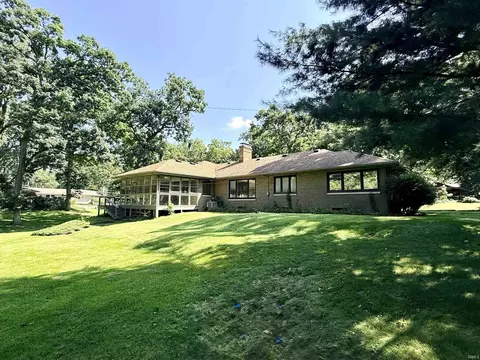 1105 White Oak Dr, South Bend, IN 46617