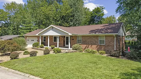 8200 Berry Dr, Evansville, IN 47710