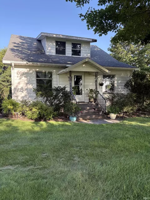 705 S Logan St, Kewanna, IN 46939