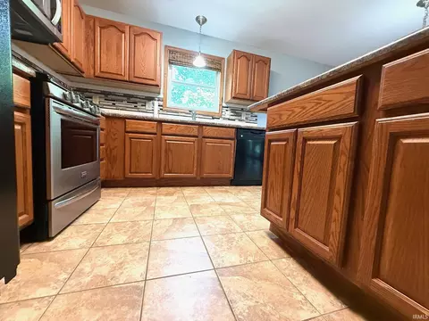 Kitchen - 8767 S Ketcham Rd, Bloomington, IN 47403 photo 4 of 8