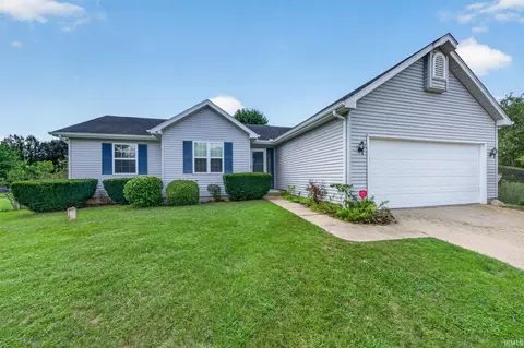 10374 Sunview Dr, Osceola, IN 46561