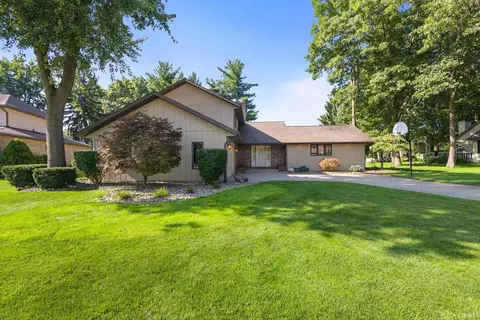 23590 Cedar Knoll Cir, Elkhart, IN 46516