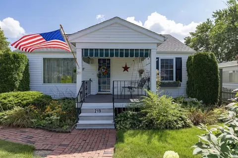 219 W La Salle Ave, Mishawaka, IN 46545