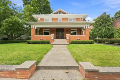 418 S Wayne St, Angola, IN 46703