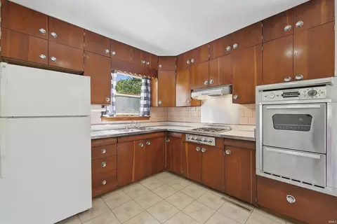 Kitchen - 6722 E Wabash Rd, Peru, IN 46970 photo 4 of 4