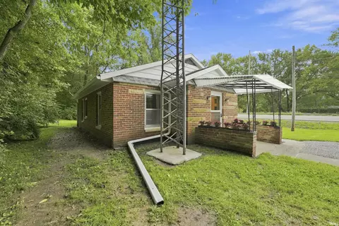 Exterior - 6722 E Wabash Rd, Peru, IN 46970 photo 6 of 8