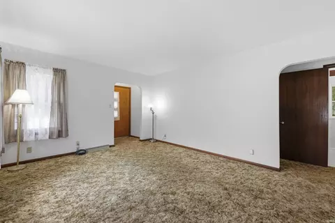 Living - 6722 E Wabash Rd, Peru, IN 46970 photo 3 of 4