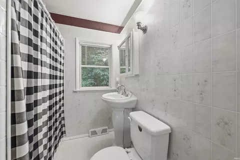 Bath - 6722 E Wabash Rd, Peru, IN 46970 photo 1 of 2