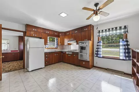 Kitchen - 6722 E Wabash Rd, Peru, IN 46970 photo 3 of 4