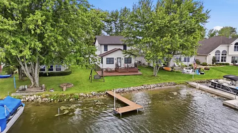 5520 Highpoint Dr, Albion, IN 46701