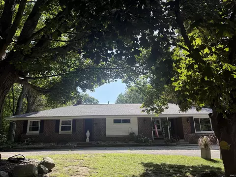 53220 Juniper Rd, South Bend, IN 46637