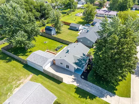 2121 Edenton Dr, Fort Wayne, IN 46804