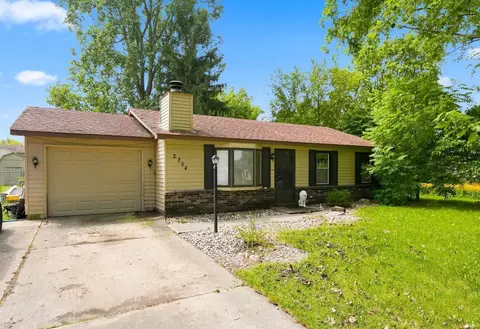2704 Southway Dr, Fort Wayne, IN 46845