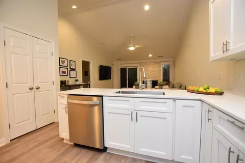 Kitchen - 1830 Eagle Bay Dr, Bloomington, IN 47401 photo 4 of 4