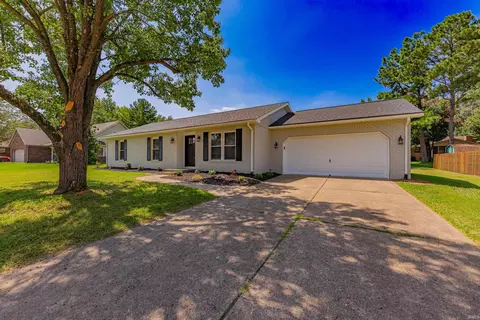 6840 Copperfield Dr, Evansville, IN 47711