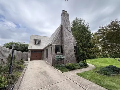 2611 Terrace Rd, Fort Wayne, IN 46805