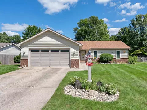 8114 Whittier Ct, Fort Wayne, IN 46818