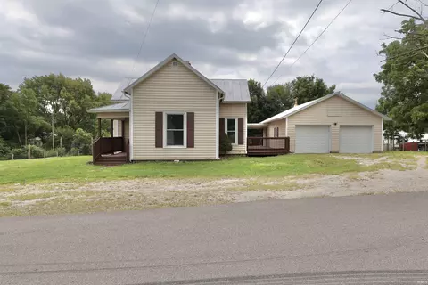 301 W 4th St, Ridgeville, IN 47380