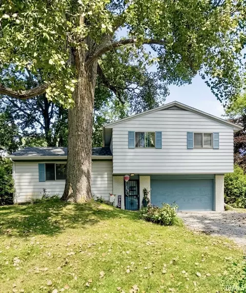 2705 Bellevue Dr, Fort Wayne, IN 46825