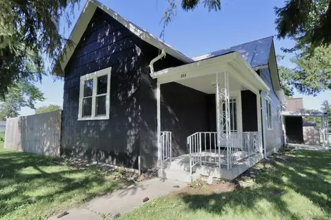 303 N Fulton St, Parker City, IN 47368