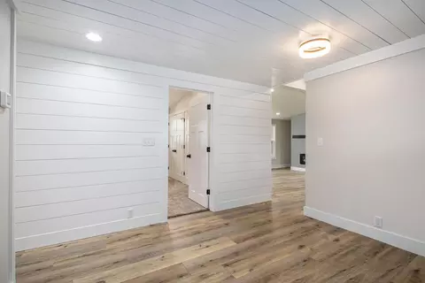 Entry Way - 756 E John St, Nappanee, IN 46550 photo 4 of 5