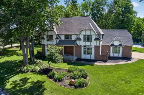 51530 Clubhouse Dr, South Bend, IN 46628
