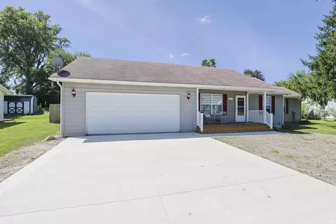 213 S Grand St, Lakeville, IN 46536