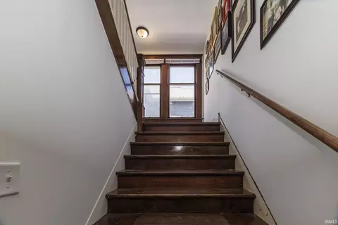 Entry Way - 1007 E Main St, Muncie, IN 47305 photo 5 of 9