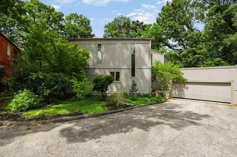 2812 W Fawkesway Dr, Bloomington, IN 47404
