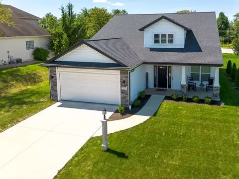 927 Clairborne Dr, Fort Wayne, IN 46818
