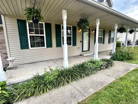 1213 W Woodhill Dr, Bloomington, IN 47403