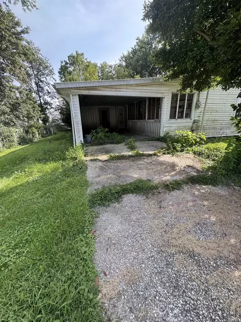 940 Newby St, Mitchell, IN 47446 photo 6