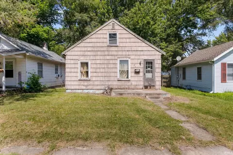 1617 E Bowman St, South Bend, IN 46613