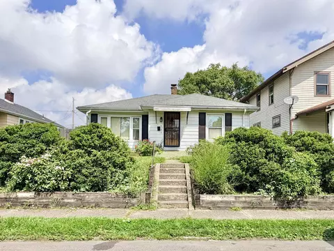 1023 Shore Dr, Fort Wayne, IN 46805