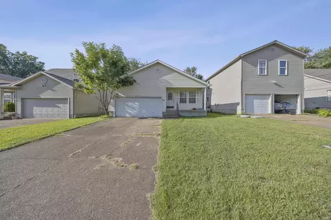 8010 Alexandra Ln, Newburgh, IN 47630