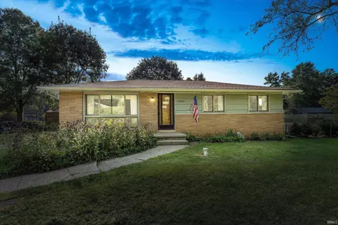 52083 Kenilworth Rd, South Bend, IN 46637
