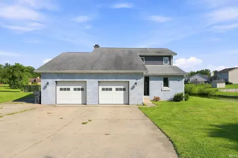 4 Lakeview Ct, Hartford City, IN 47348