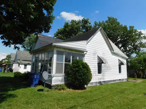 438 W Oak St, Mitchell, IN 47446 photo 3