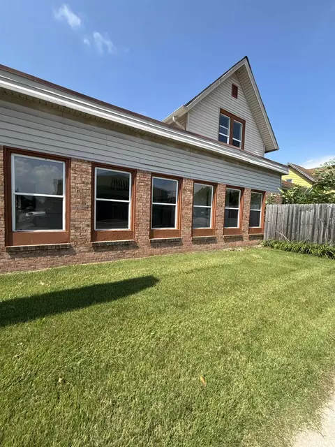 402 W Mishawaka Ave, Mishawaka, IN 46545