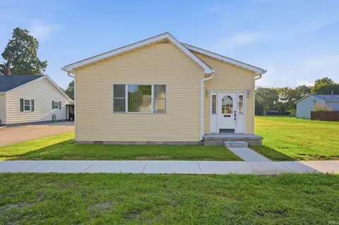 813 N 11th St, Elwood, IN 46036