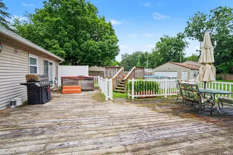 Exterior - 30798 Oakcrest Dr, Granger, IN 46530 photo 2 of 4