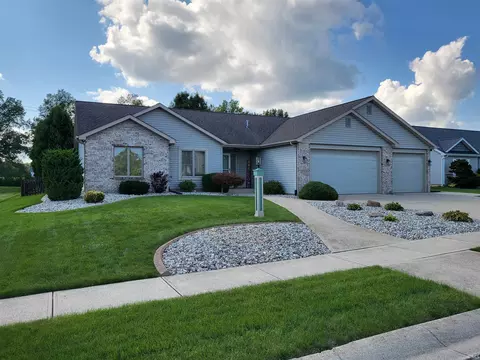 17705 Juniper Ln, Leo, IN 46765