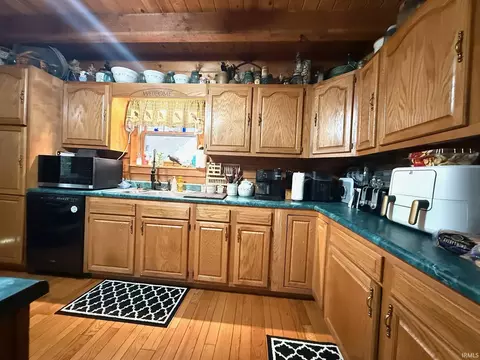 Kitchen - 8 Spice Valley Ct, Mitchell, IN 47446 photo 2 of 5