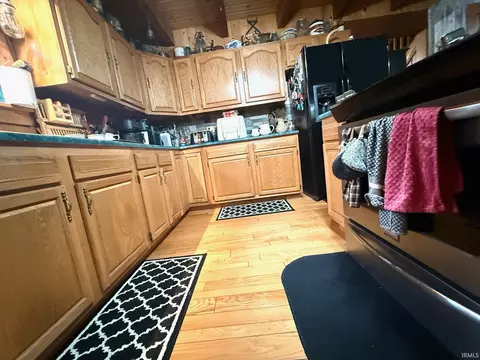 Kitchen - 8 Spice Valley Ct, Mitchell, IN 47446 photo 4 of 5